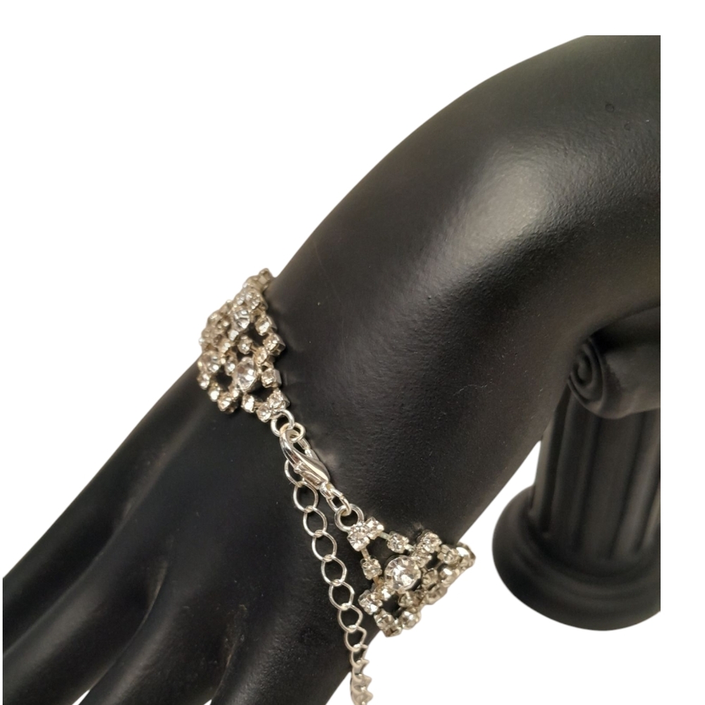 Elegant Silver Lace Bracelet - Picture 5 of 7